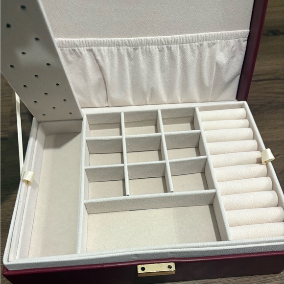 Red Faux Leather Jewelry Case-New - Picture 3 of 9